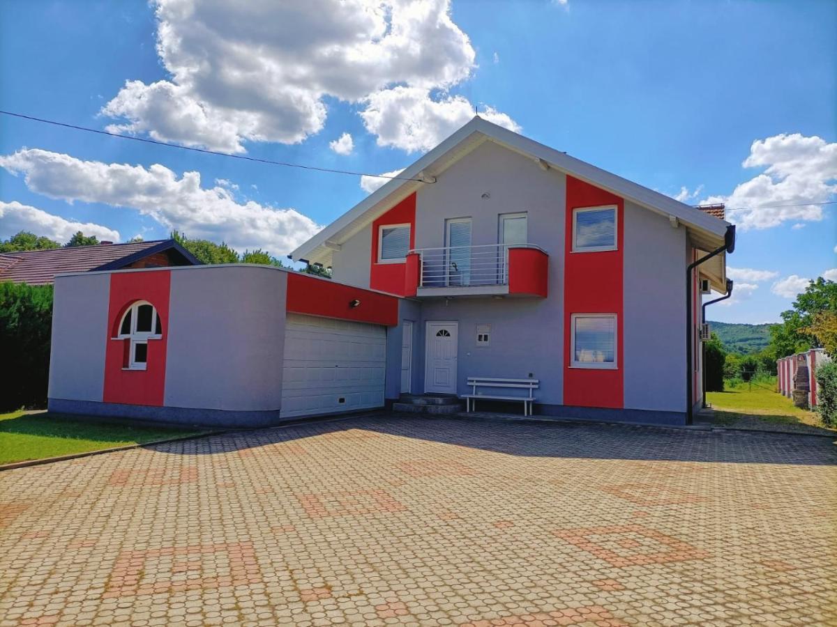 Villa 2 Etagen Mit Grossen Garten Modrica Exterior photo